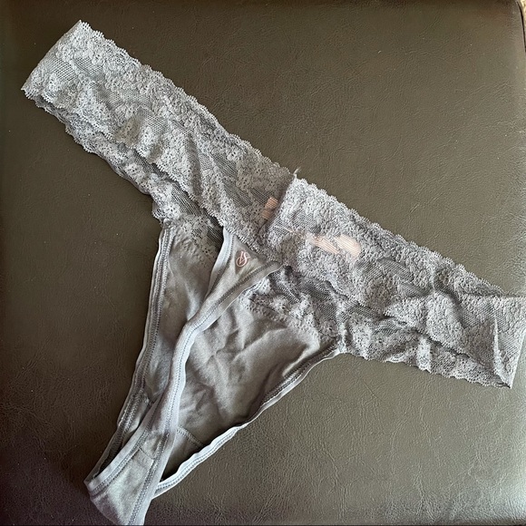 NWT Victoria’s Secret Low Rise Thong - Picture 2 of 3